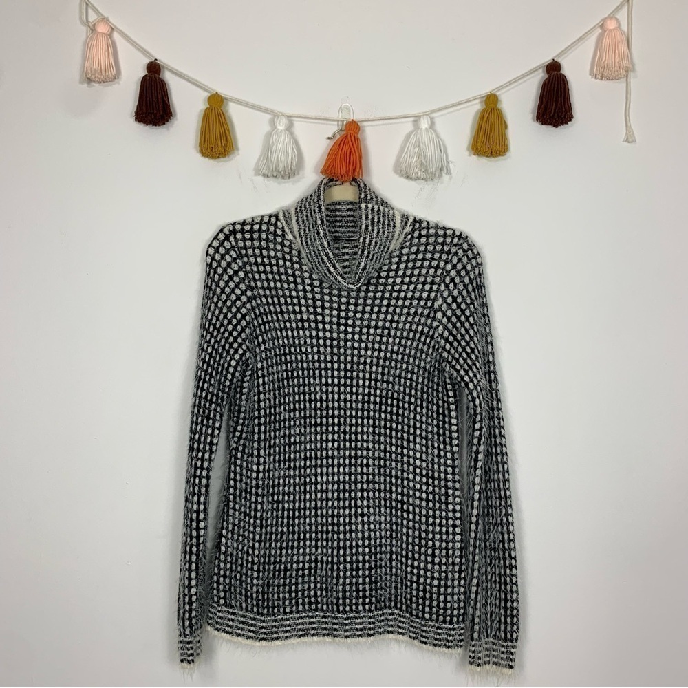 Cyrus Black White Eyelash Knit Turtleneck Sweater Size Medium